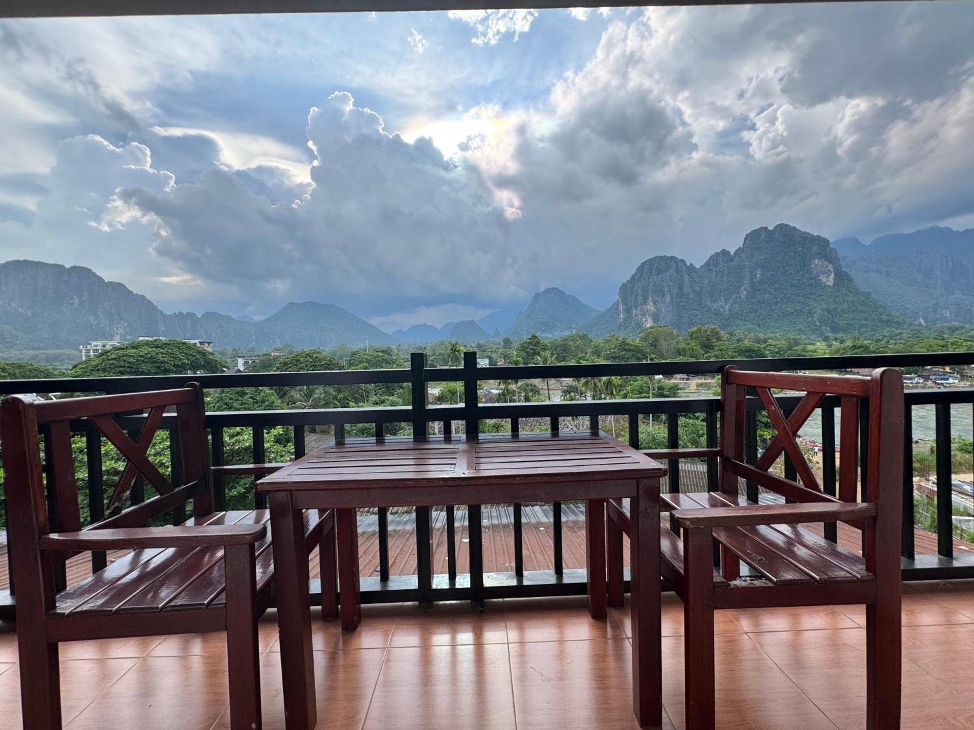 Vang Vieng Santara Backpackers Hostel Exteriör bild